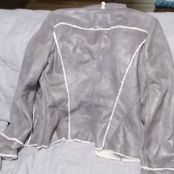 Jacket - Picture 3 of 4